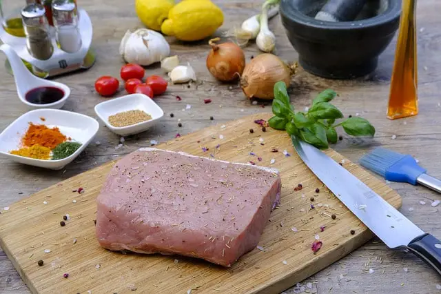 Peklowanie mięsa: o czym warto wiedzieć?