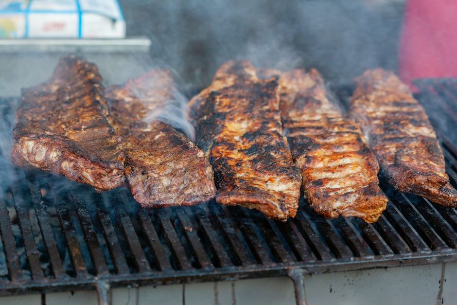 Marynata do żeberek — przepisy na grill i piekarnik